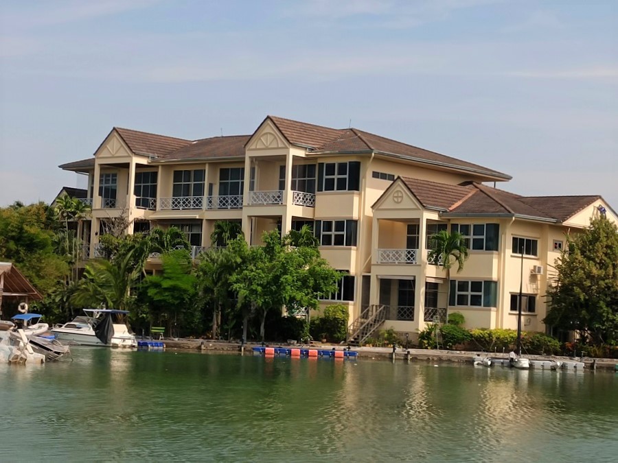 Jomtien Yacht Club Condominium, Na Jomtien Pattaya, space for private boat.